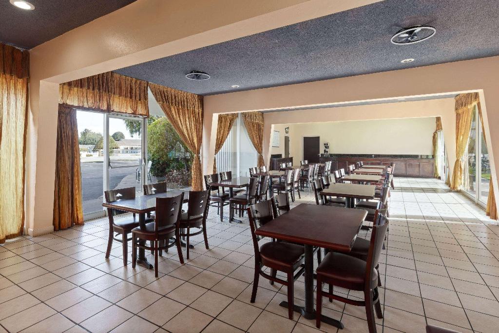 Hotel Travelodge by Wyndham Monterey Bay, USA, Monterey. Großes 29