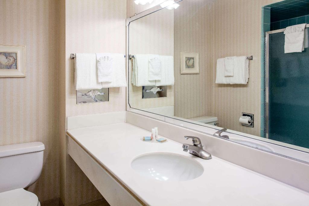 Hotel Travelodge by Wyndham Monterey Bay, USA, Monterey. Großes 2