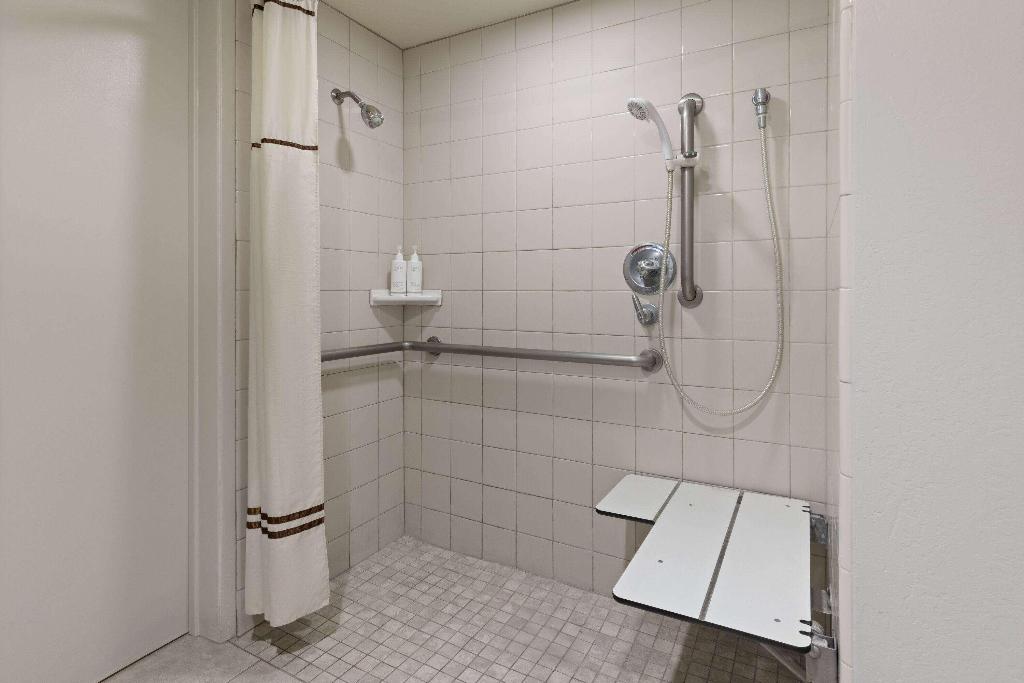 Hotel Travelodge by Wyndham Monterey Bay, USA, Monterey. Großes 1