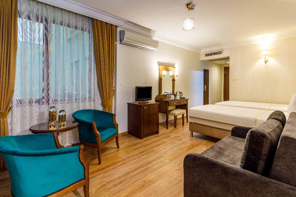 Golden Crown Hotel