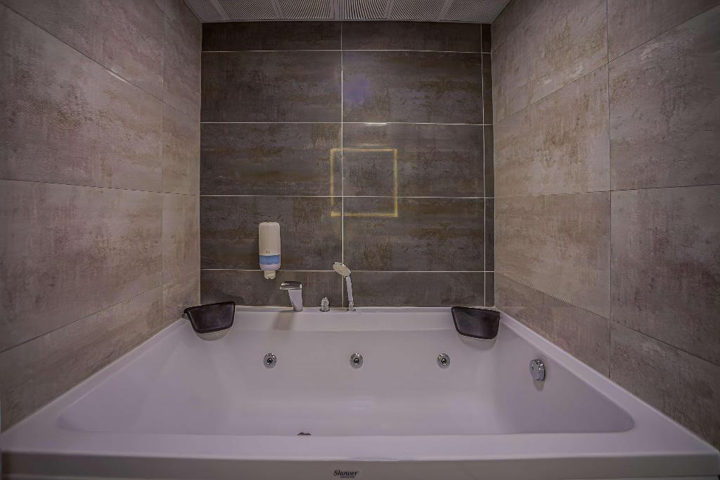 Best Western Plus Khan Hotel
