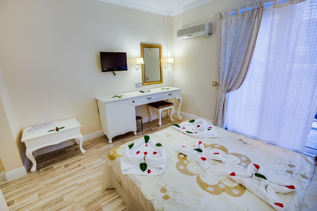 The Pine Hill Hotel & Suites