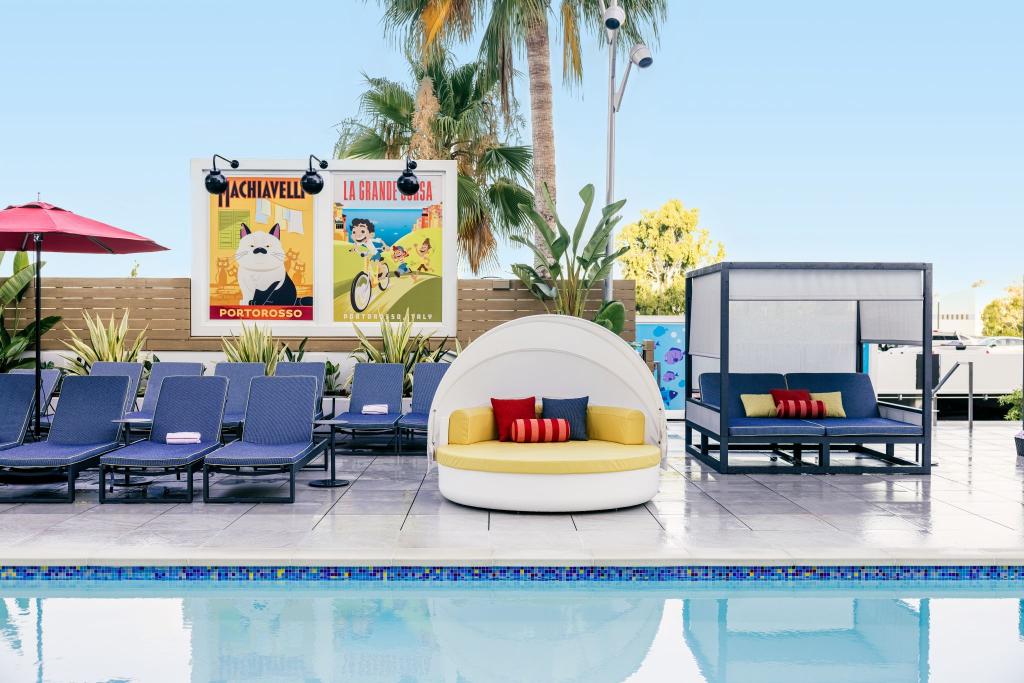 Pixar Place Hotel - Pool