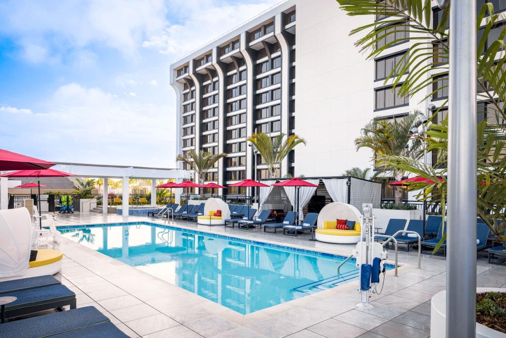 Pixar Place Hotel - Pool