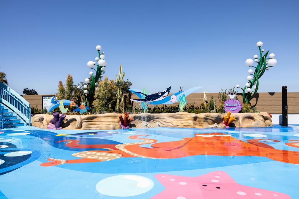 Pixar Place Hotel - Pool