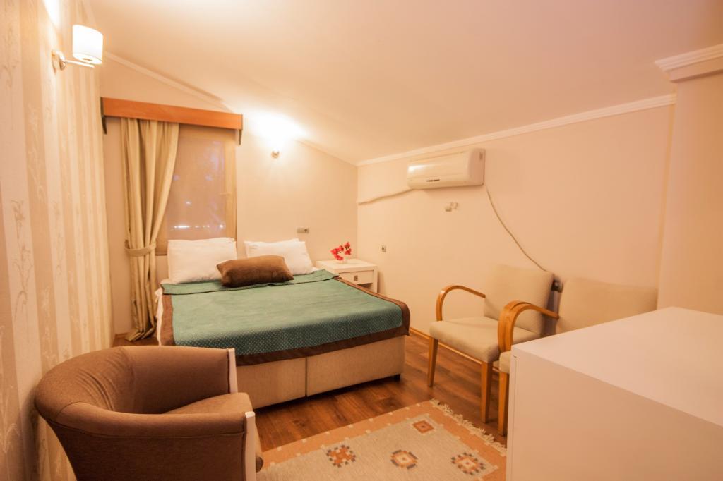 Moonshine Hotel and Suites