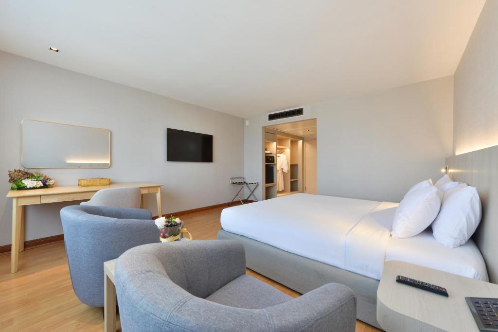 The Twin Towers Hotel