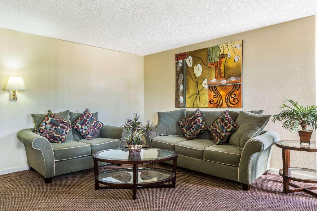Super 8 by Wyndham New Orleans