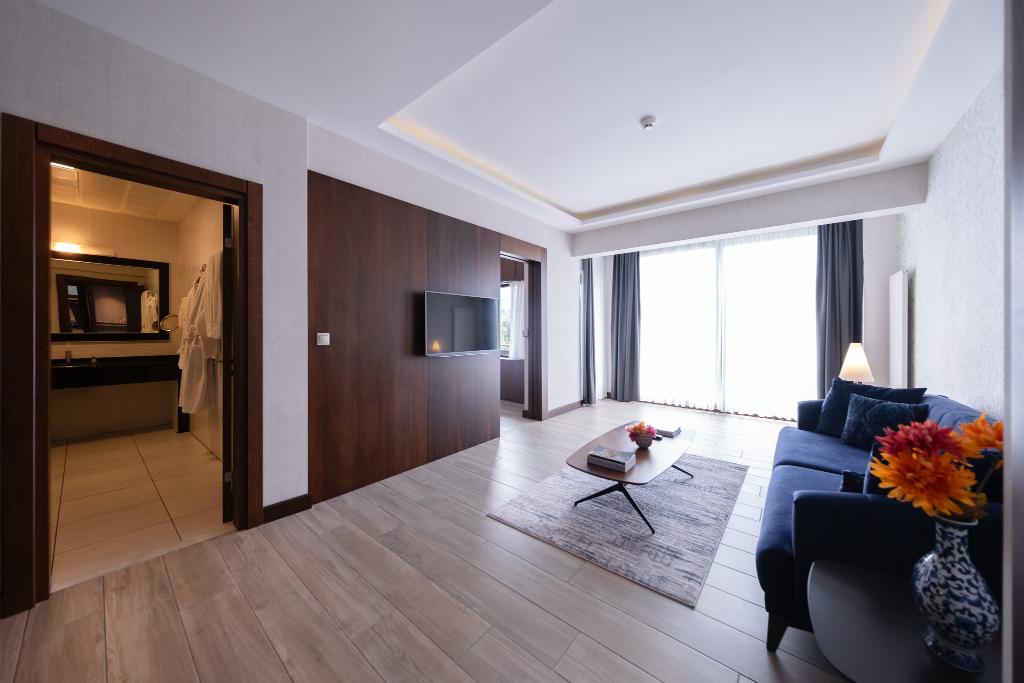 Iris Otel