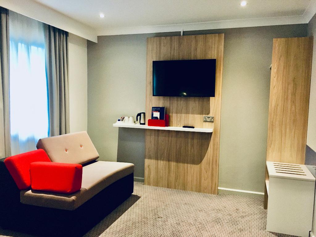Holiday Inn Express London Victoria