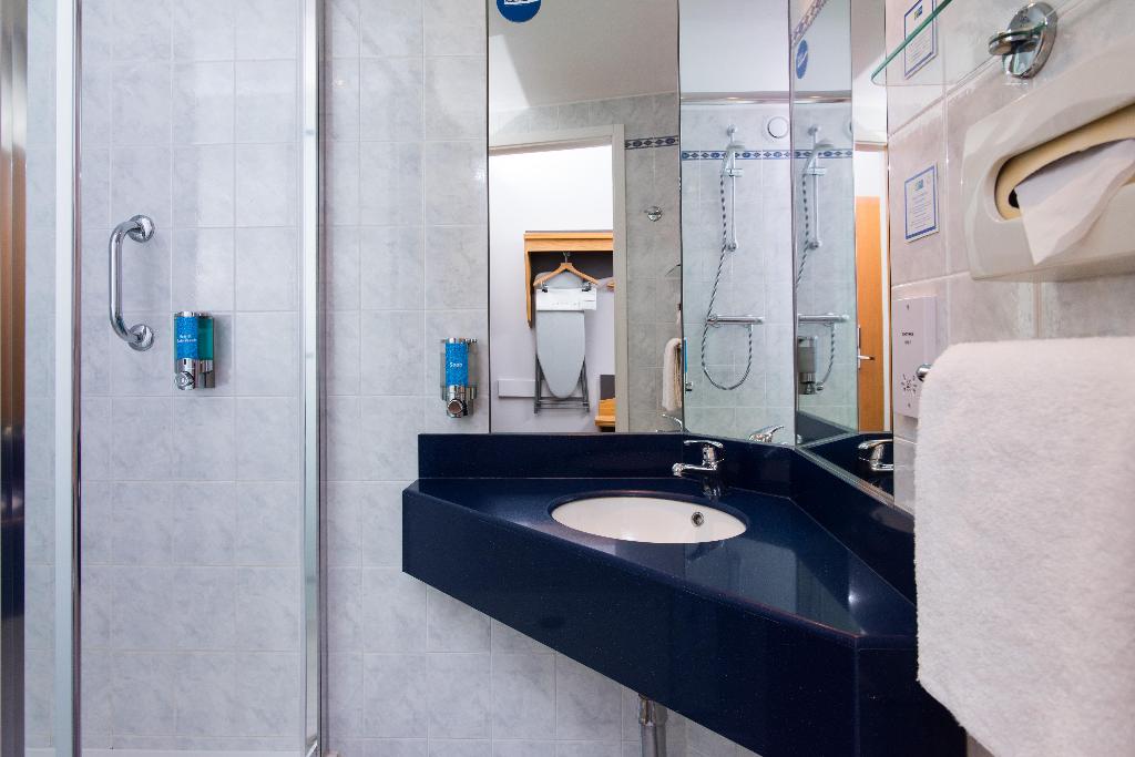 Holiday Inn Express Northampton - South