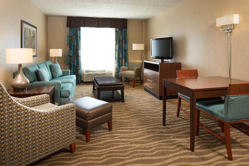 Holiday Inn & Suites Overland Park-West