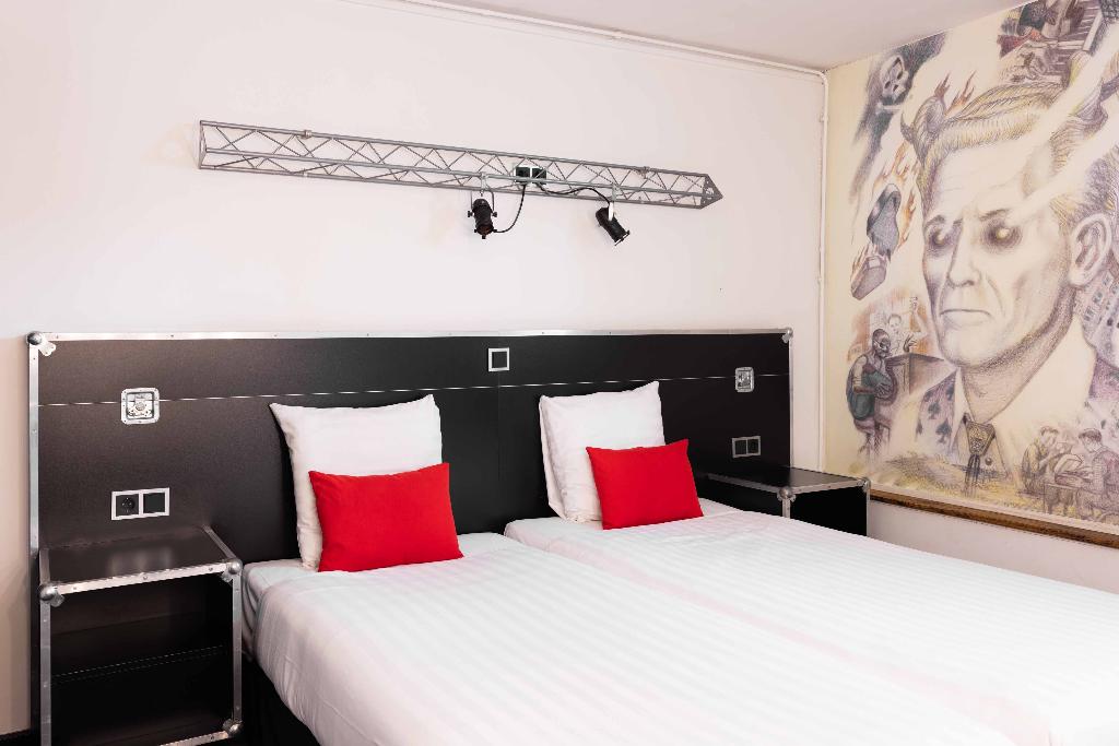 Backstage Hotel