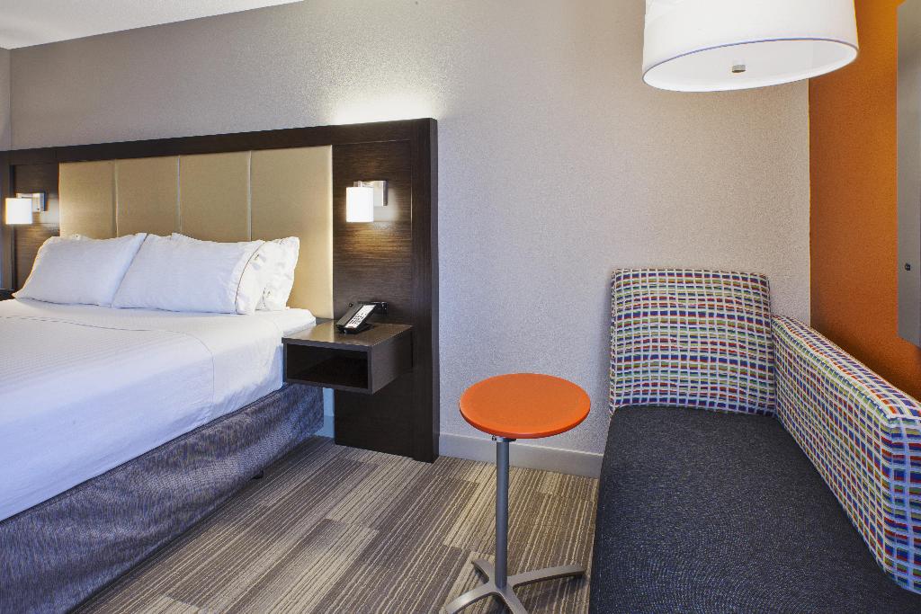 Holiday Inn Express Suites Chicago-Midway Airport