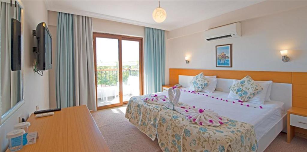 Perdikia Hill Family Resort
