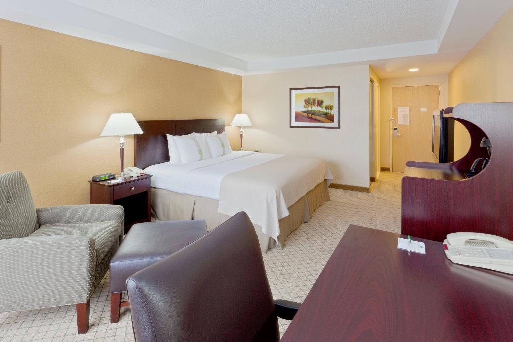 Armoni Inn & Suites