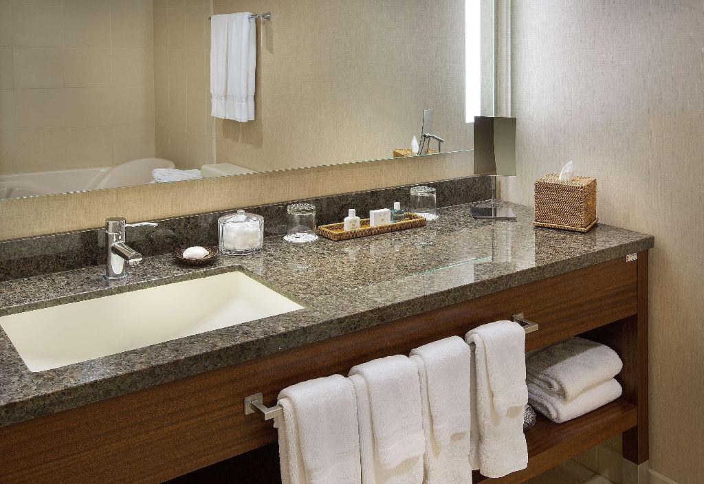 Maui Coast Hotel
