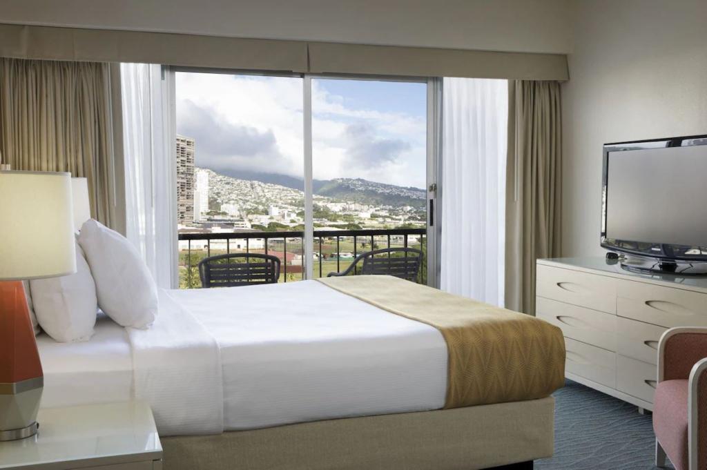 Coconut Waikiki Hotel