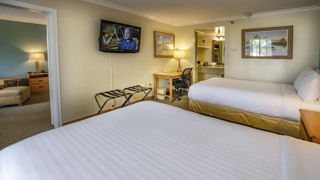 Spark by Hilton Sarasota Siesta Key Gateway
