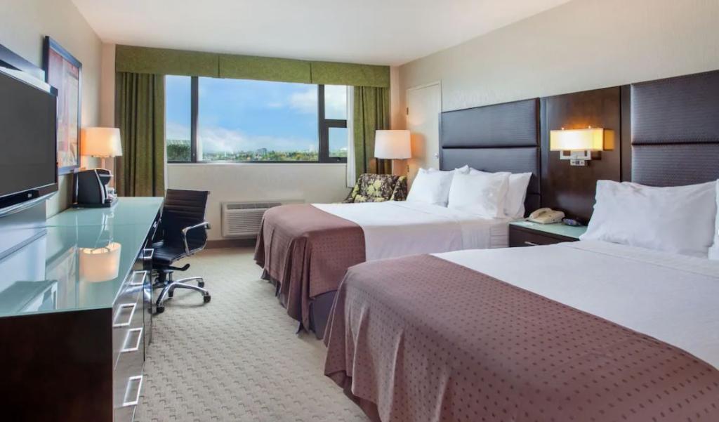 Holiday Inn Vancouver Centre