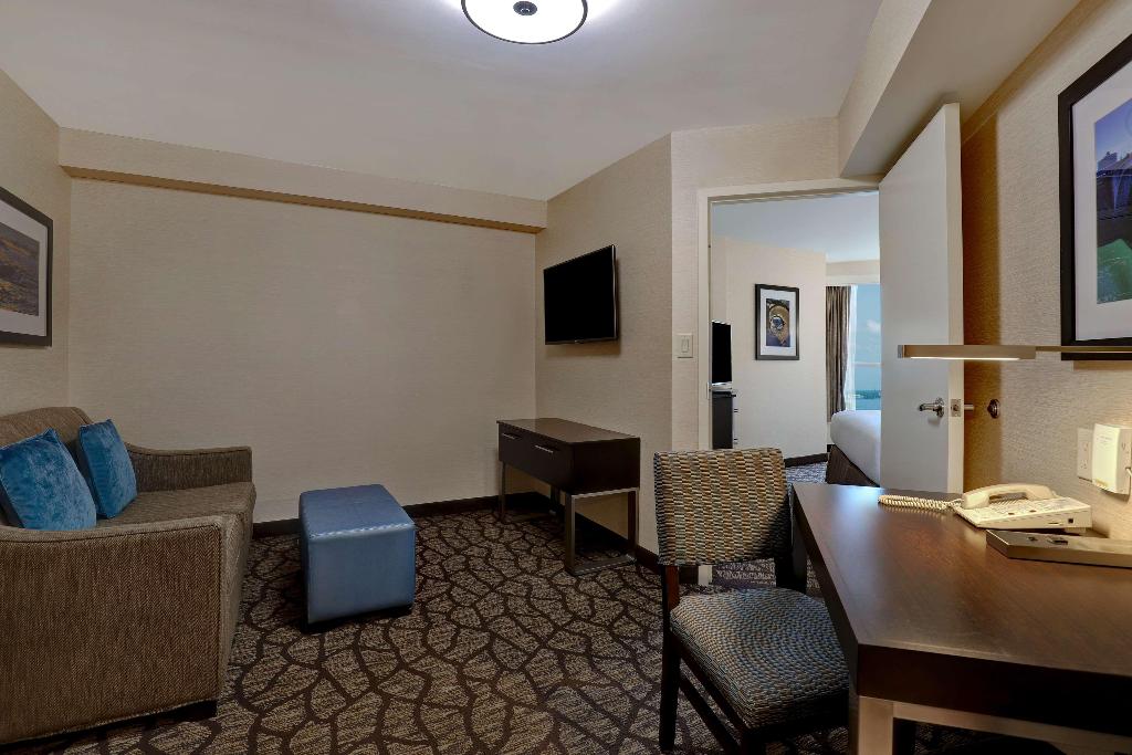 Embassy Suites by Hilton Niagara Falls Fallsview photo 6