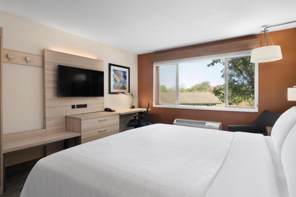 Holiday Inn Express Fort Braggs