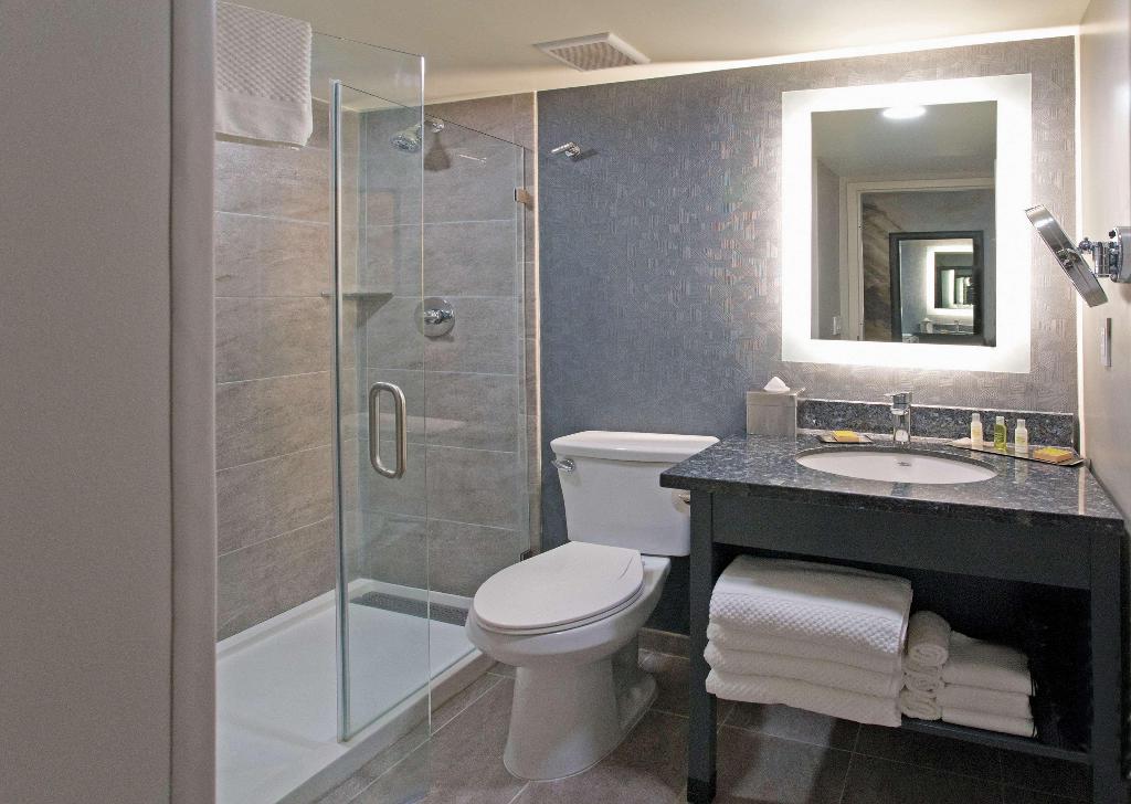 DoubleTree by Hilton Chico