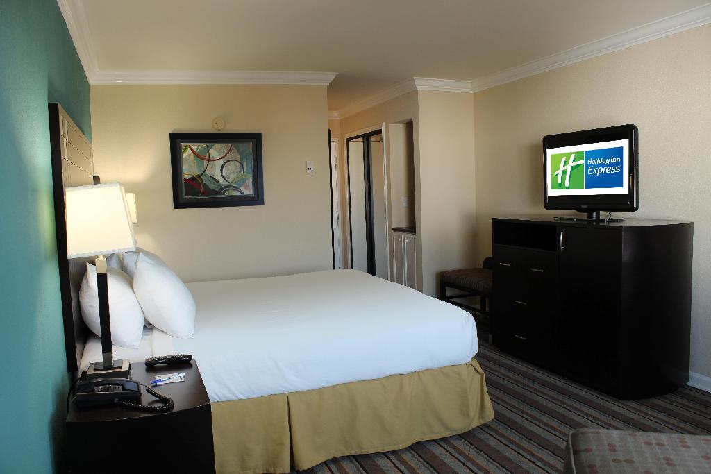 Holiday Inn Express Van Nuys By IHG