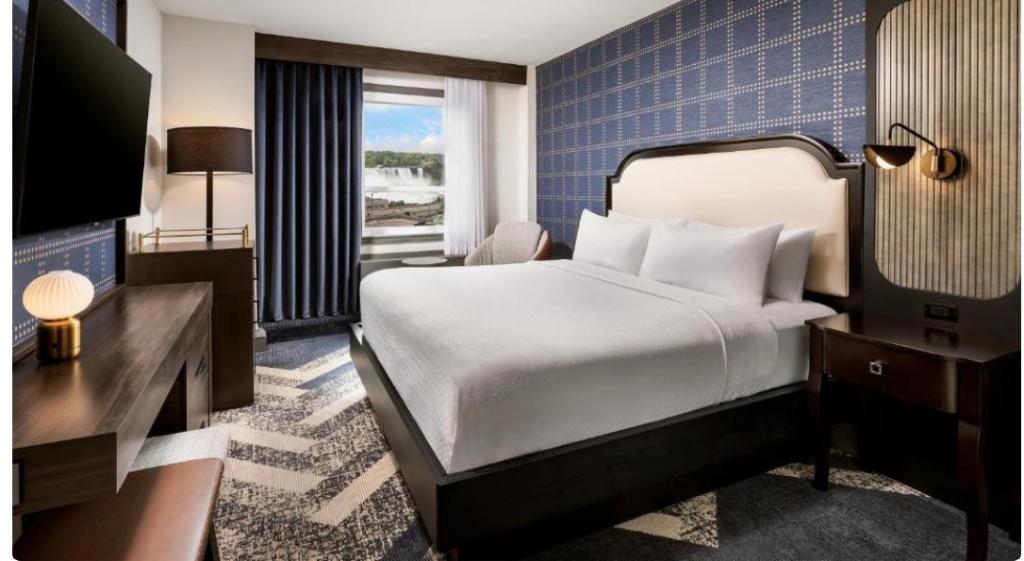 The Brock Niagara Falls Fallsview, Tapestry