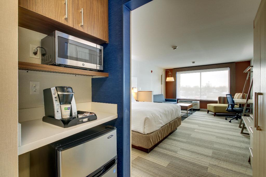 Holiday Inn Express & Suites Galesburg