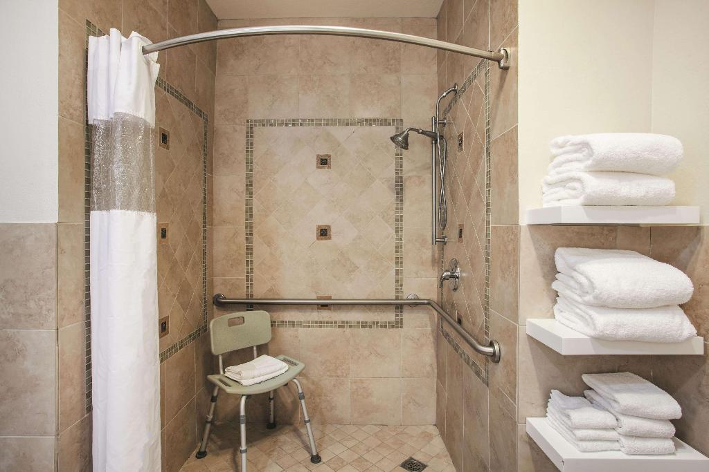 La Quinta Inn & Suites by Wyndham Dublin - Pleasan