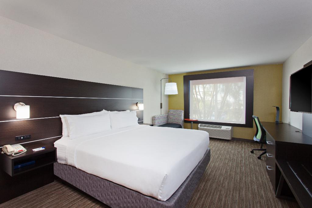 Holiday Inn Express Hotel & Suites Oakland