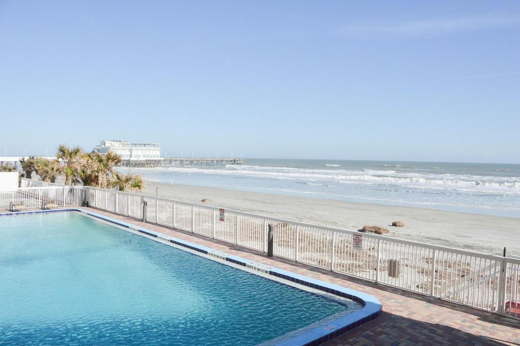 Comfort Inn & Suites Daytona Beach Oceanfront