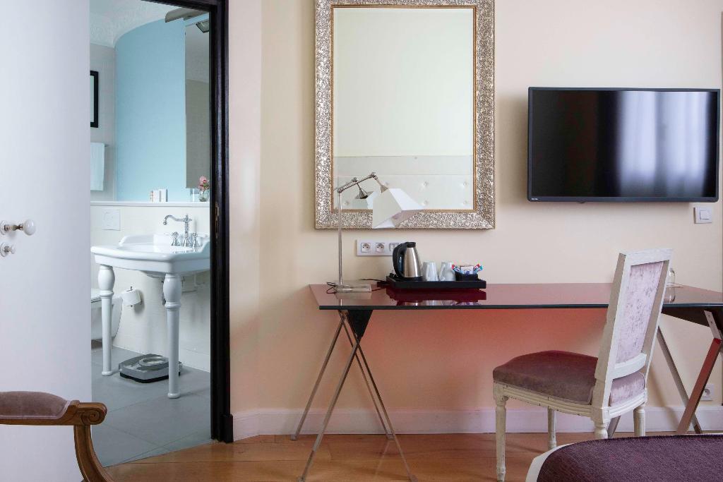 Le 123 Elysees Astotel