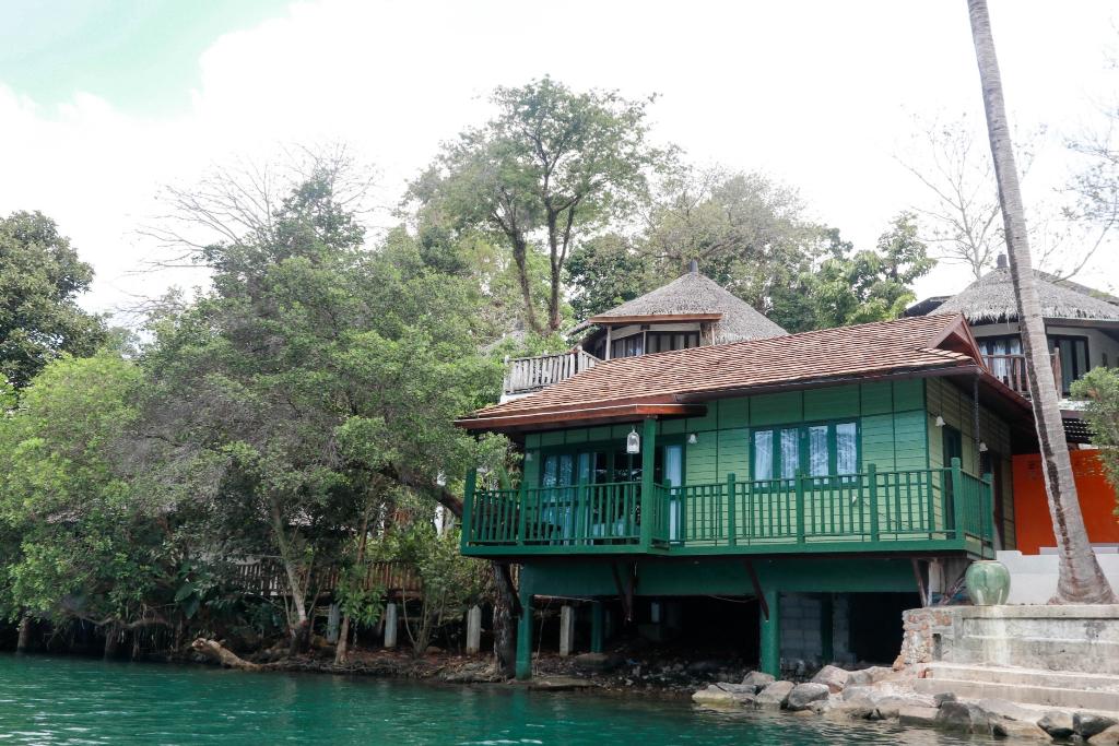 Aana Resort & Spa