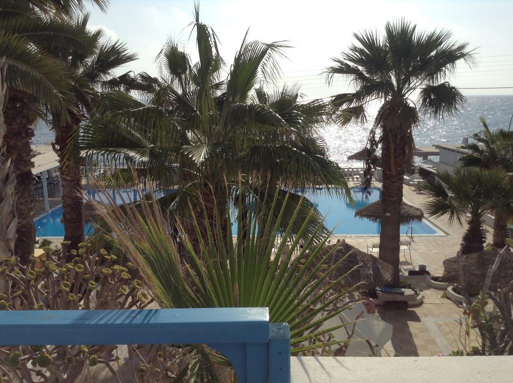 Kamari Beach