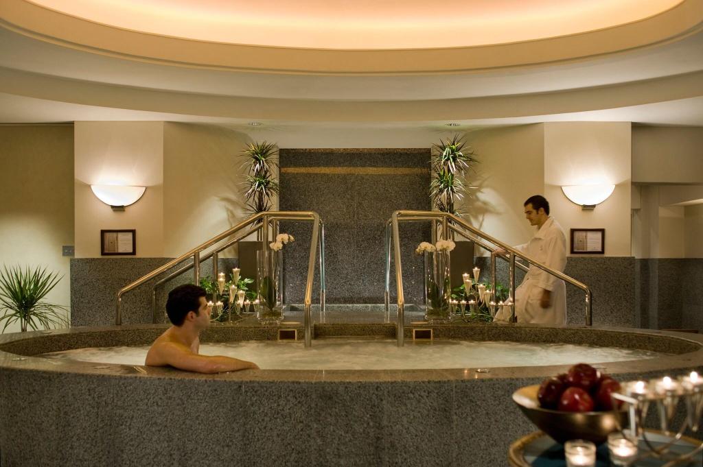 Four Seasons Riyadh At kingdom Centre