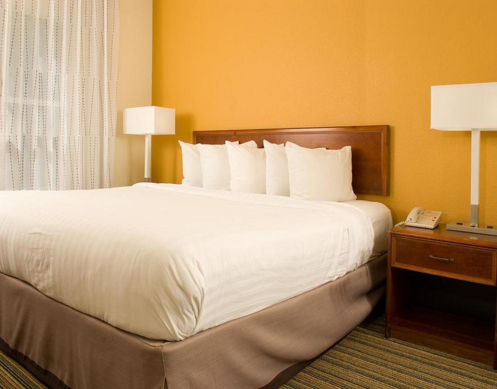 hotel-thumb