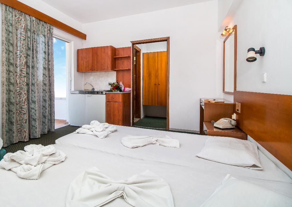 Achousa Hotel