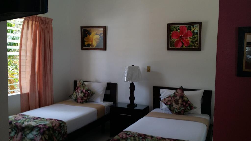 Hibiscus Lodge