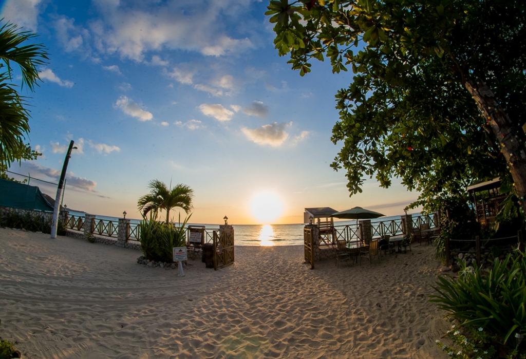 Hotel Rondel Village Negril, Jamaika, Negril. Großes 18