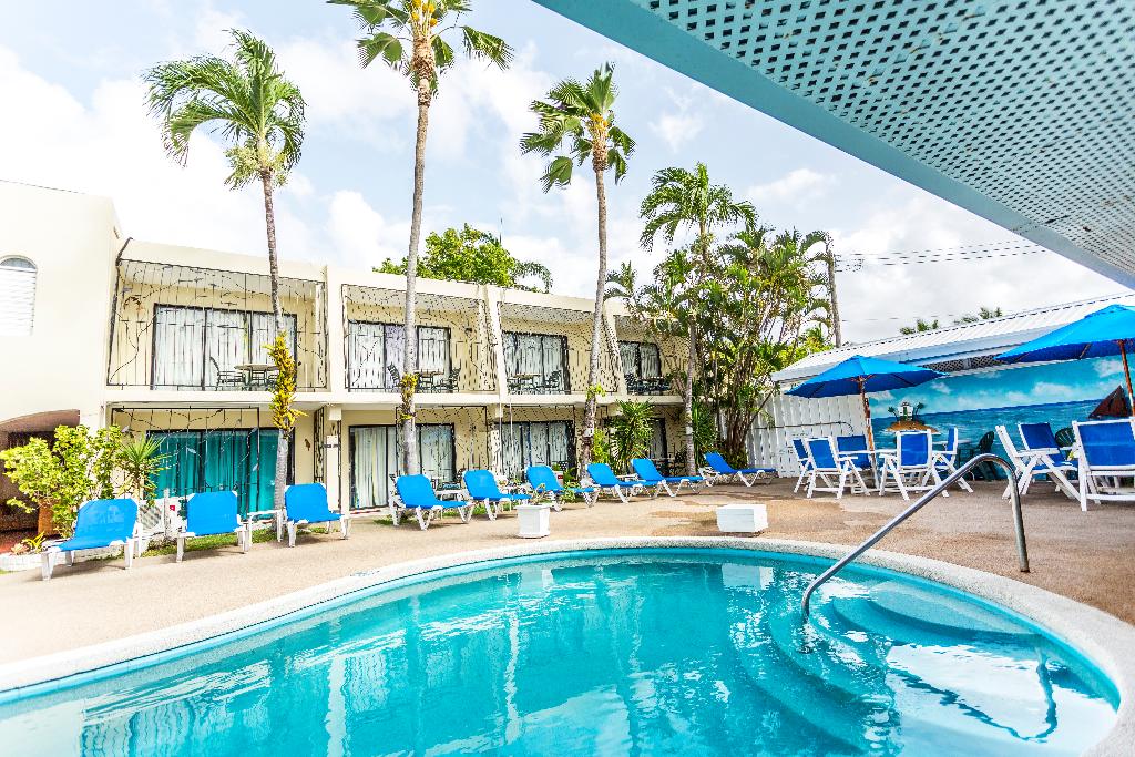 Hotel Pirate's Inn Hotel    , Barbados, Christ Church. Großes 1