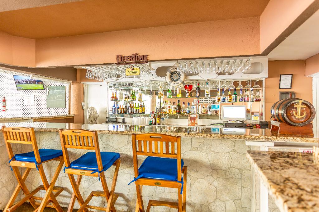 Hotel Pirate's Inn Hotel    , Barbados, Christ Church. Großes 13