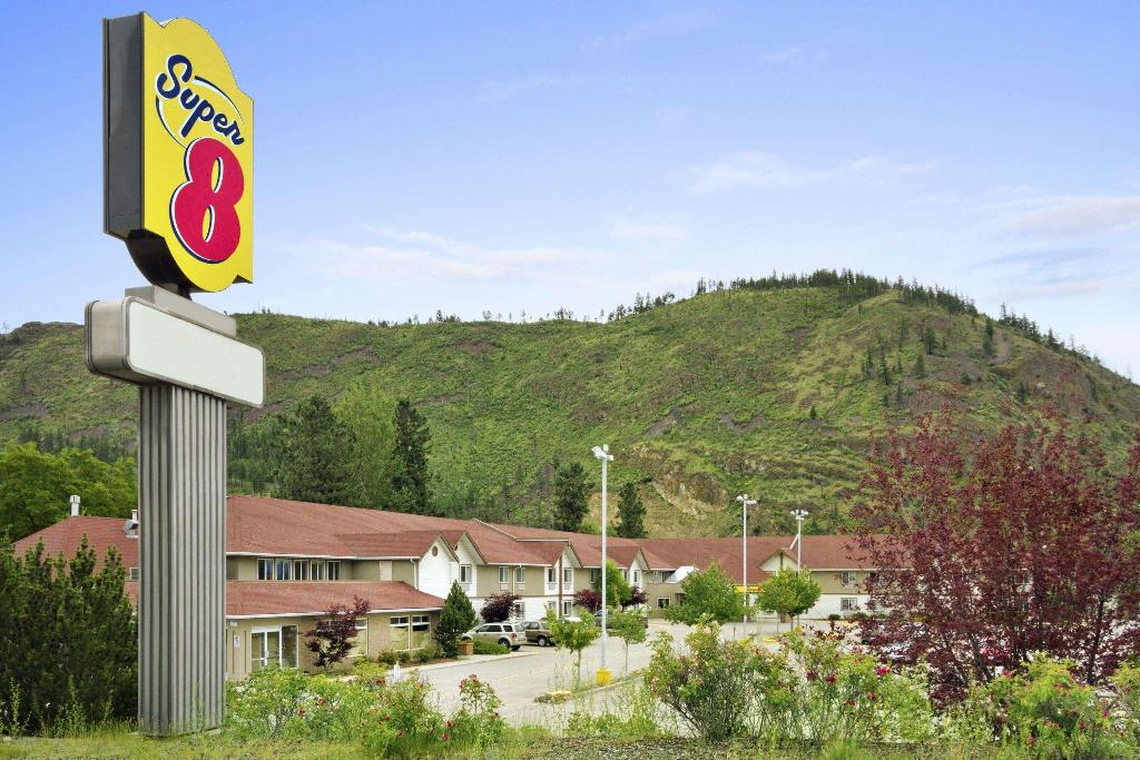 Super 8 by Wyndham West Kelowna