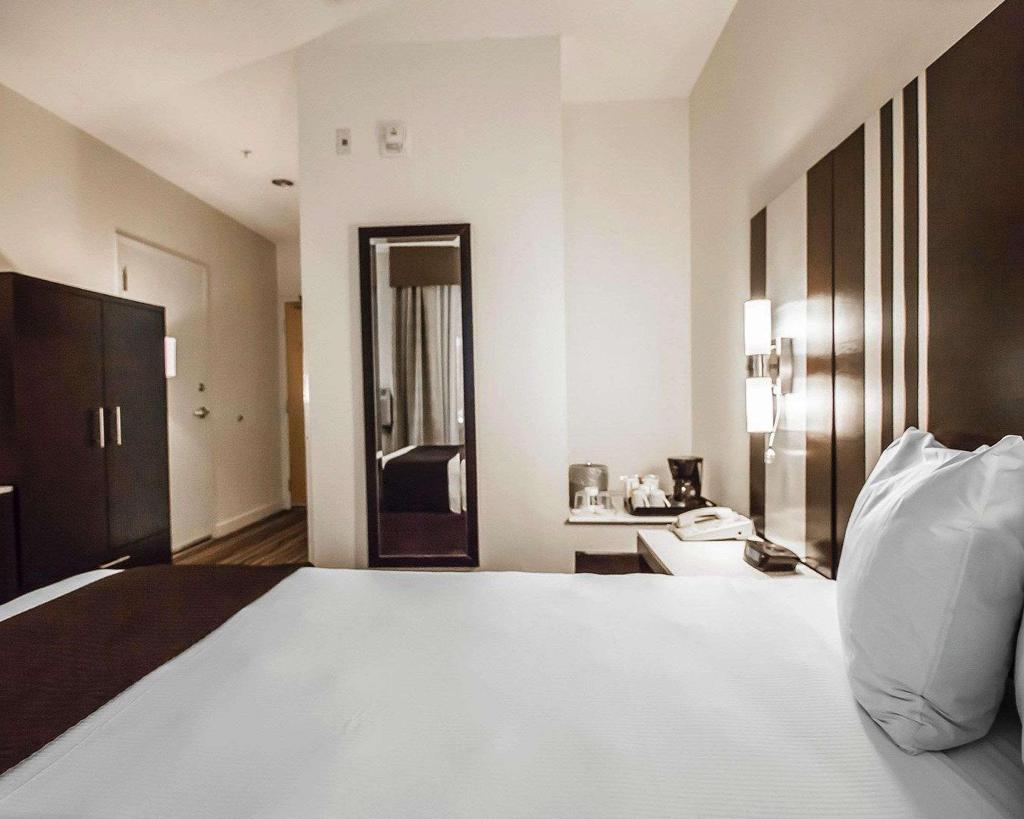 Comfort Hotel Vancouver Airport 