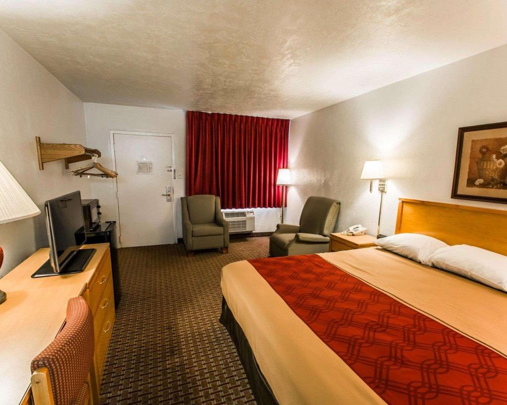 Travelodge by Wyndham Gainesville