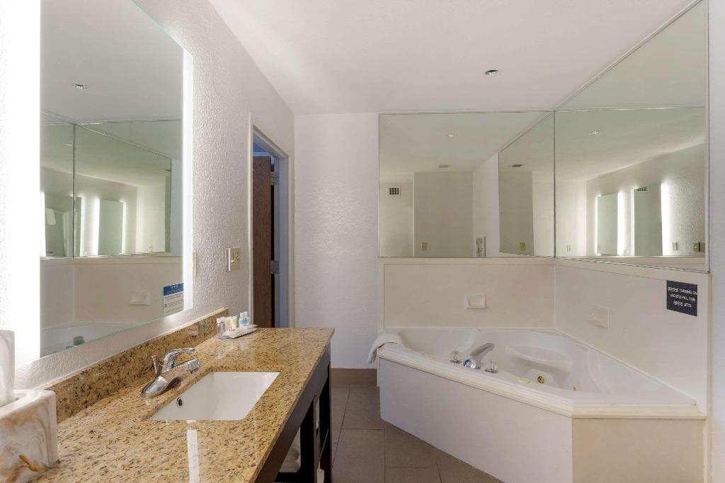 Comfort Inn & Suites Hot Springs Midtown