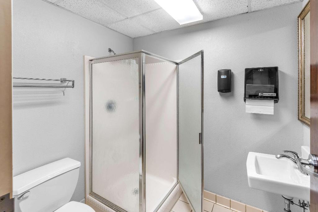 Clarion Inn & Suites Northwest