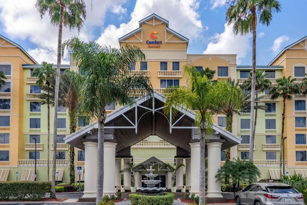 Comfort Suites Maingate East photo 101