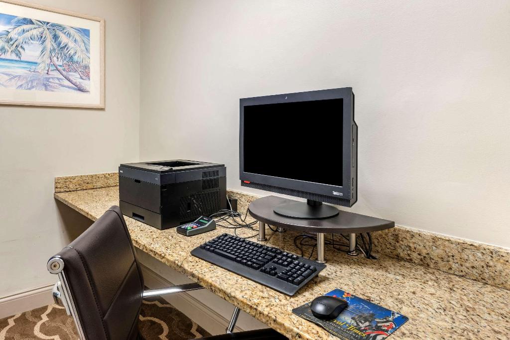 Comfort Suites Maingate East photo 44